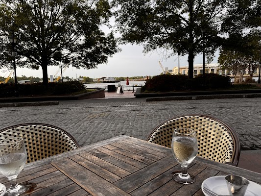 Vics On the River Savannah