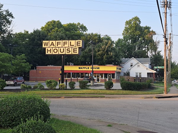 WAFFLE HOUSE #221 exterior