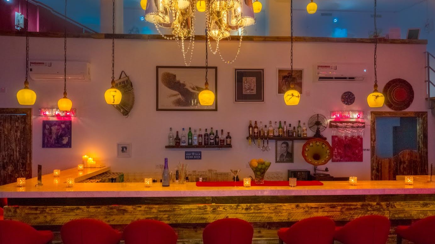Sarah's Jazz & Blues Club mekanı