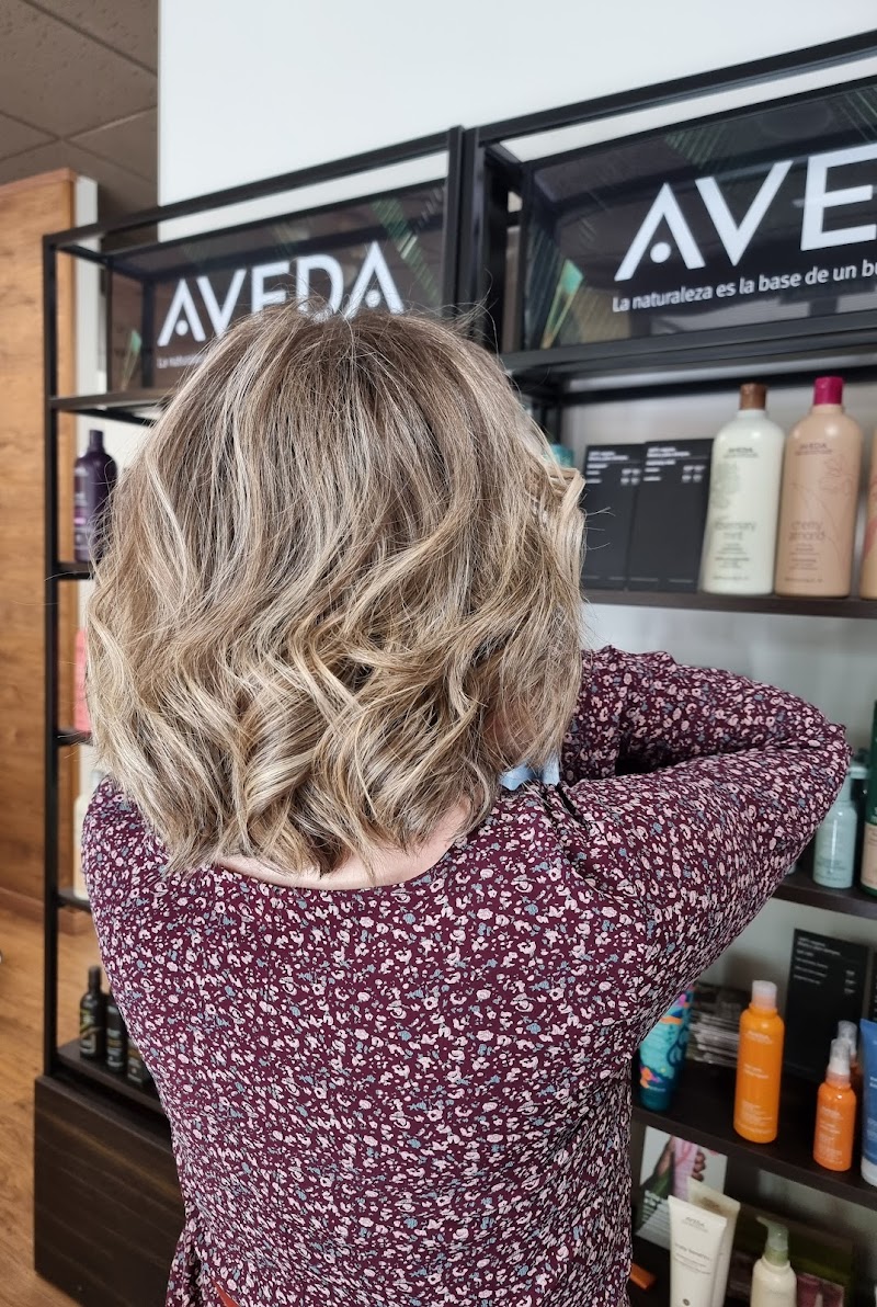 Peluquería Carballo | Lorena Lorenzo | Expertos en Balayages · Rubios y Novias photo 4