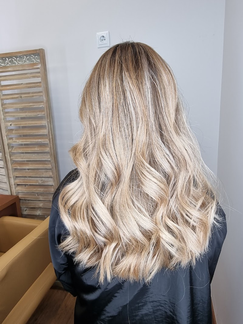 Peluquería Carballo | Lorena Lorenzo | Expertos en Balayages · Rubios y Novias photo 1