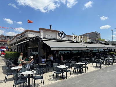 Gurup Cafe & Restaurant - Restoran