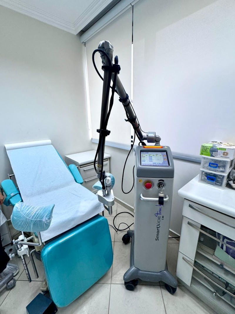 Foto de Dra. Silvia Sabbag | Ginecologista · Laser Íntimo · Menopausa & Saúde Hormonal da Mulher