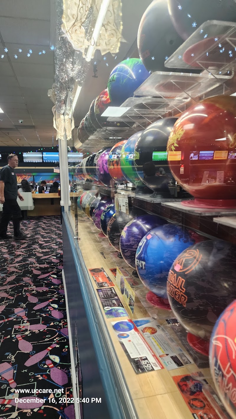 Winnetka Bowl photo 5