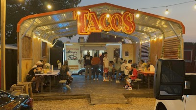 Los charritos del sazón mexican food food truck