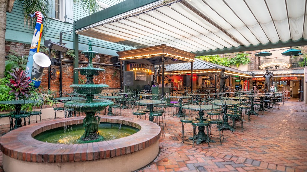 Cafe Beignet, Bourbon Street