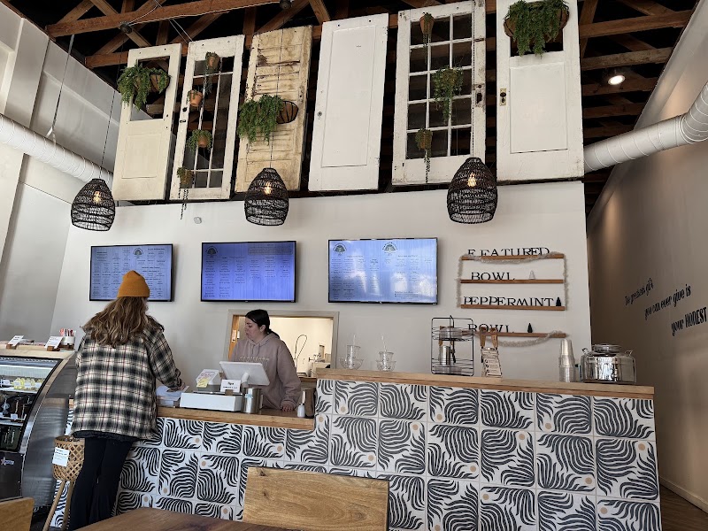 The Neighborhood Cafe & Juice Bar photo 3