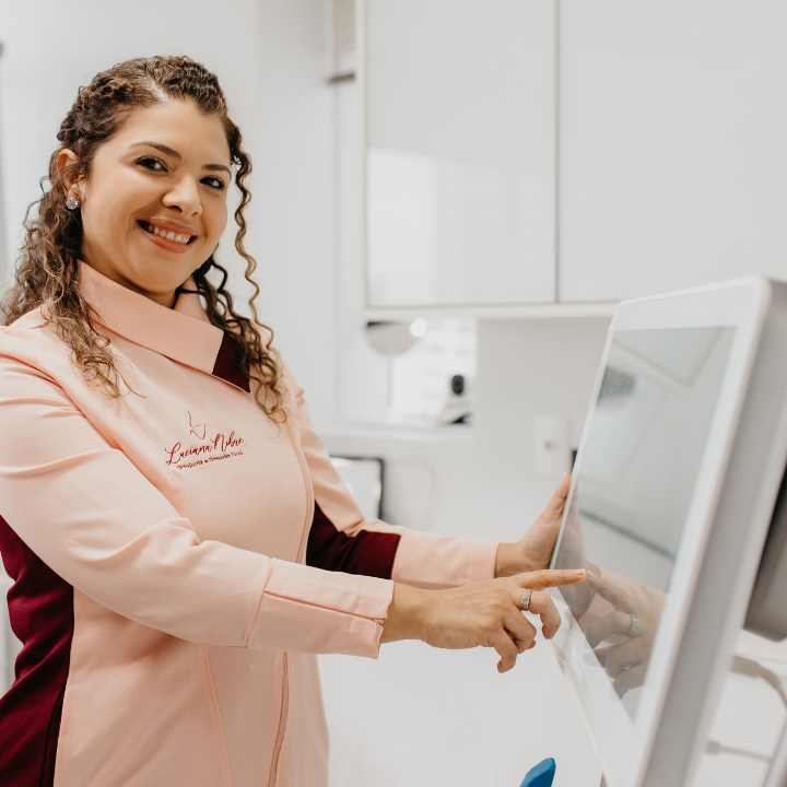 Dra Luciana Nobre - foto 5