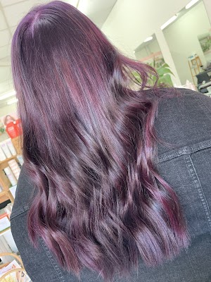 A La Mode Hair & Beauty photo 2