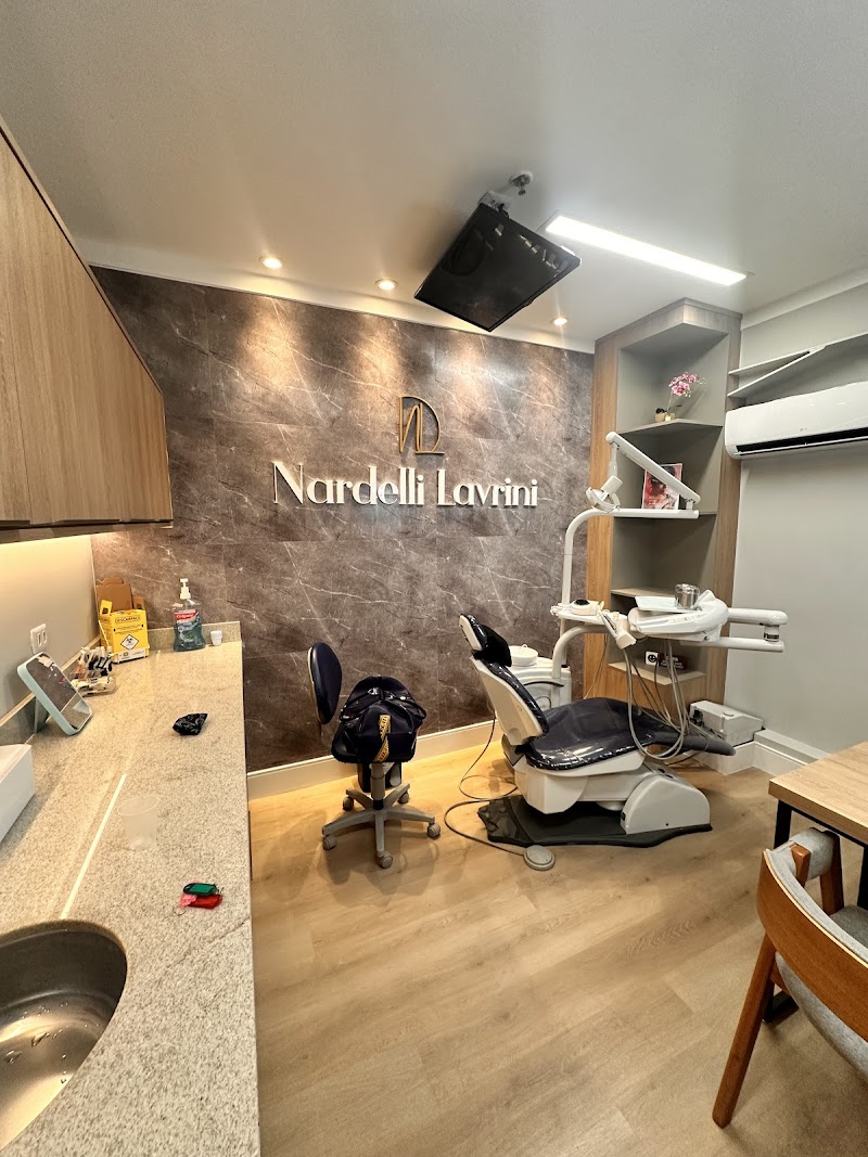 Nardelli Lavrini Odontologia | Implante dentário | Dentista em Resende-RJ - foto 2