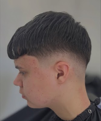 Lookin sharp barbershop photo 2