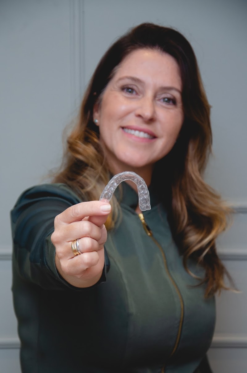 Dra. Cristiane Brown - Ortodontista Barra da Tijuca RJ - Cirurgia Ortognática - Invisalign Barra da Tijuca - foto 1