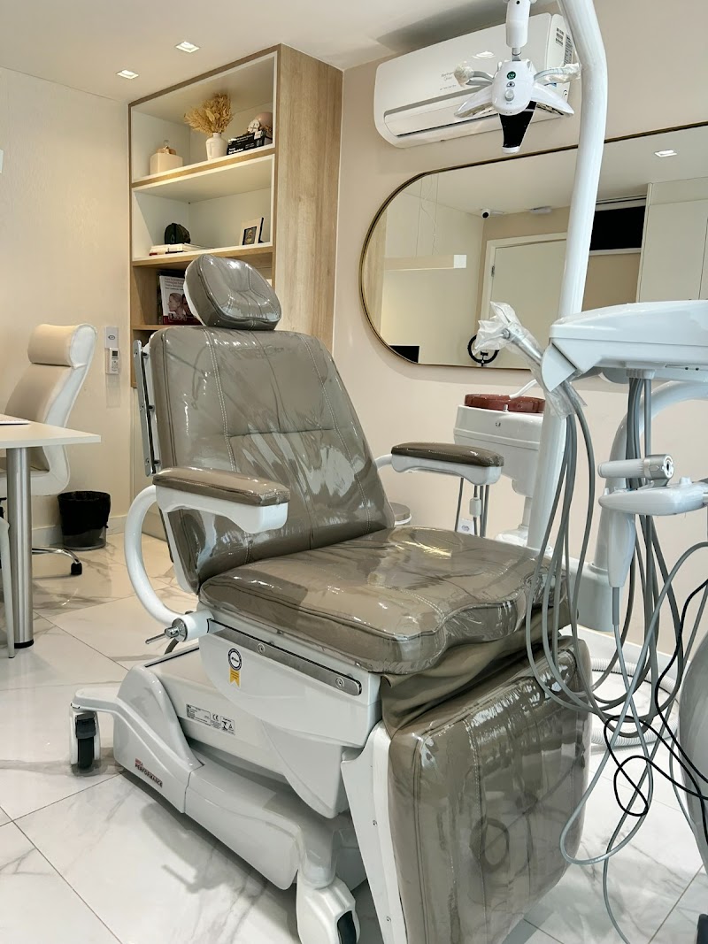 Dra. Cristiane Brown - Ortodontista Barra da Tijuca RJ - Cirurgia Ortognática - Invisalign Barra da Tijuca - foto 2