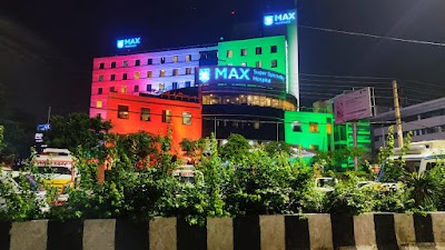 Dr. Suneet Kaur – Best Gynecologist in Rohini Delhi | Robotic & Laparoscopic Surgeon – Max Hospital - Image 2