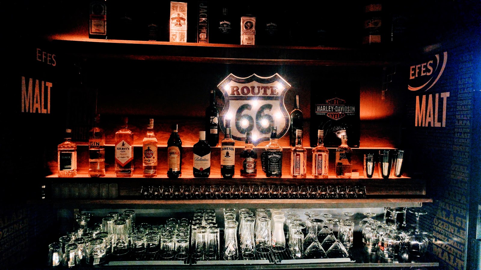 Bar 66 mekanı