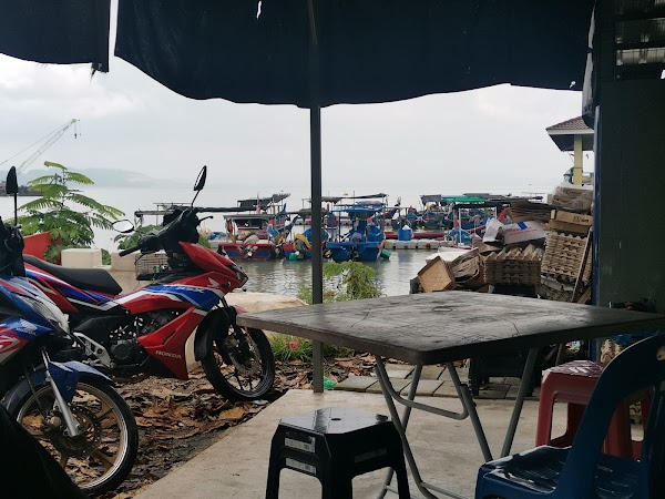 Gerai Kak Ely Bawal Goreng