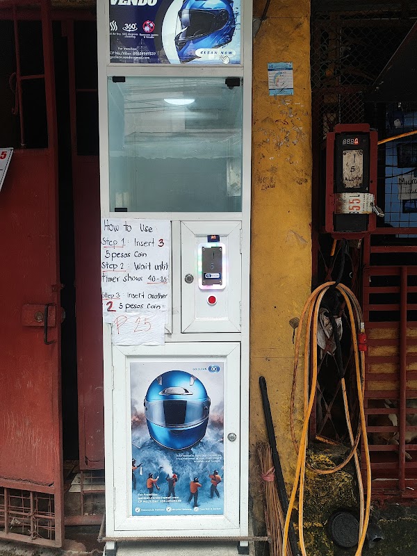 FakeNinja Motowash and Clean Helmet Vendo Machine