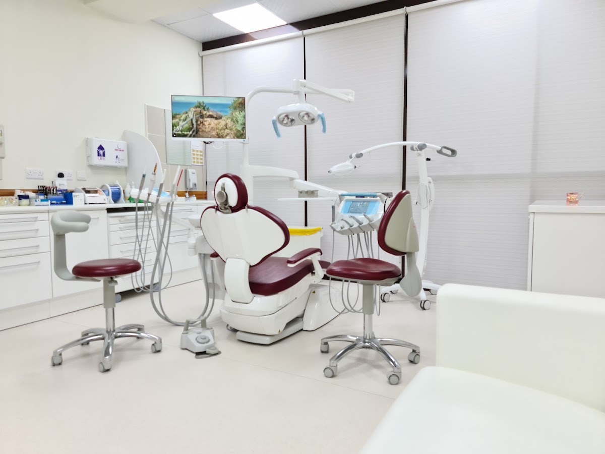 Dr. Seema Vohra | Cosmetic Dental Clinic | Veneers | Teeth Whitening | Fillings