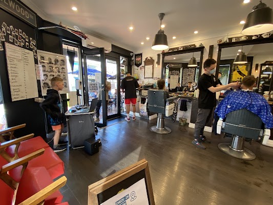 True Barbers Elwood photo 3