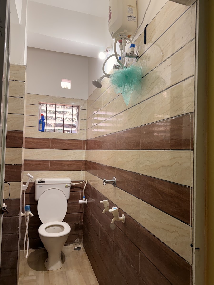 Mitra's guesthouse and PG photo 2