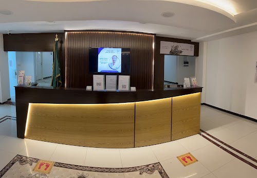 مجمع عيادات الدكتور إيمان فطاني logo