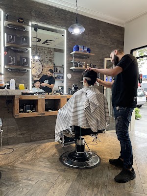 MAN MADE BARBER photo 2