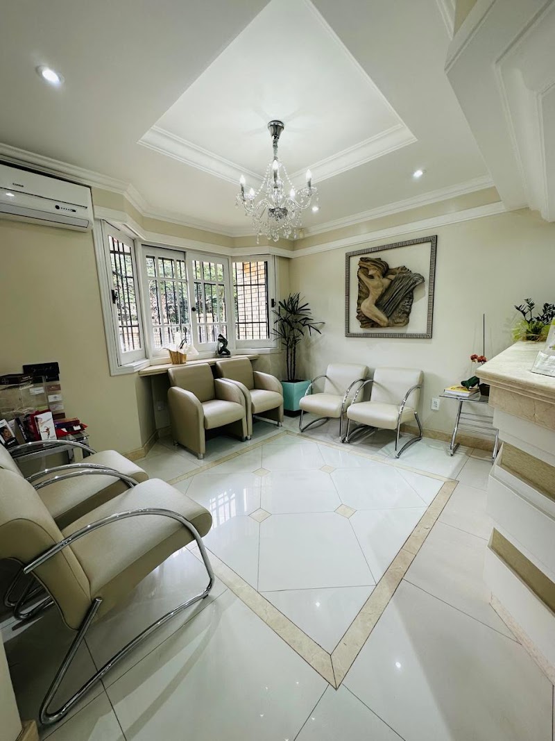 Dra. Itiana Signori Cirurgiã Dentista | Harmonização Orofacial HOF | Clareamento Dental |Odontologia Estética Porto Alegre RS - foto 3