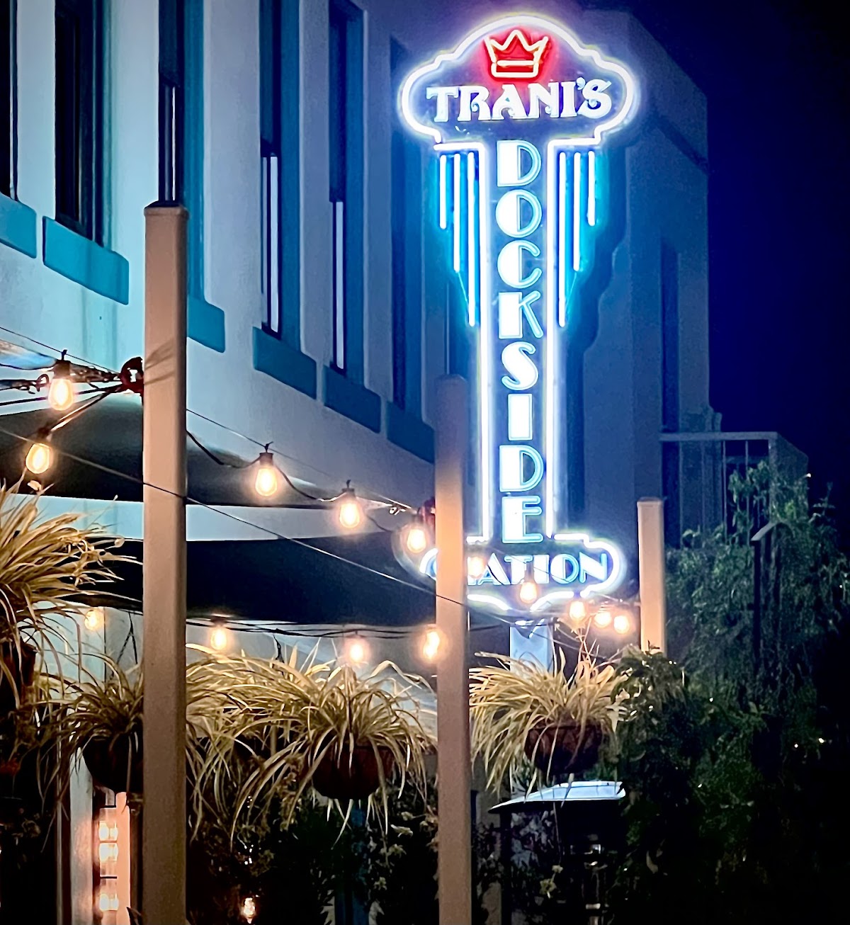 Trani's Dockside Station in san-pedro