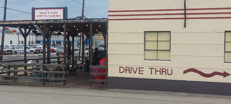 Dana's Herb N Juice Coffee Garage photo 3