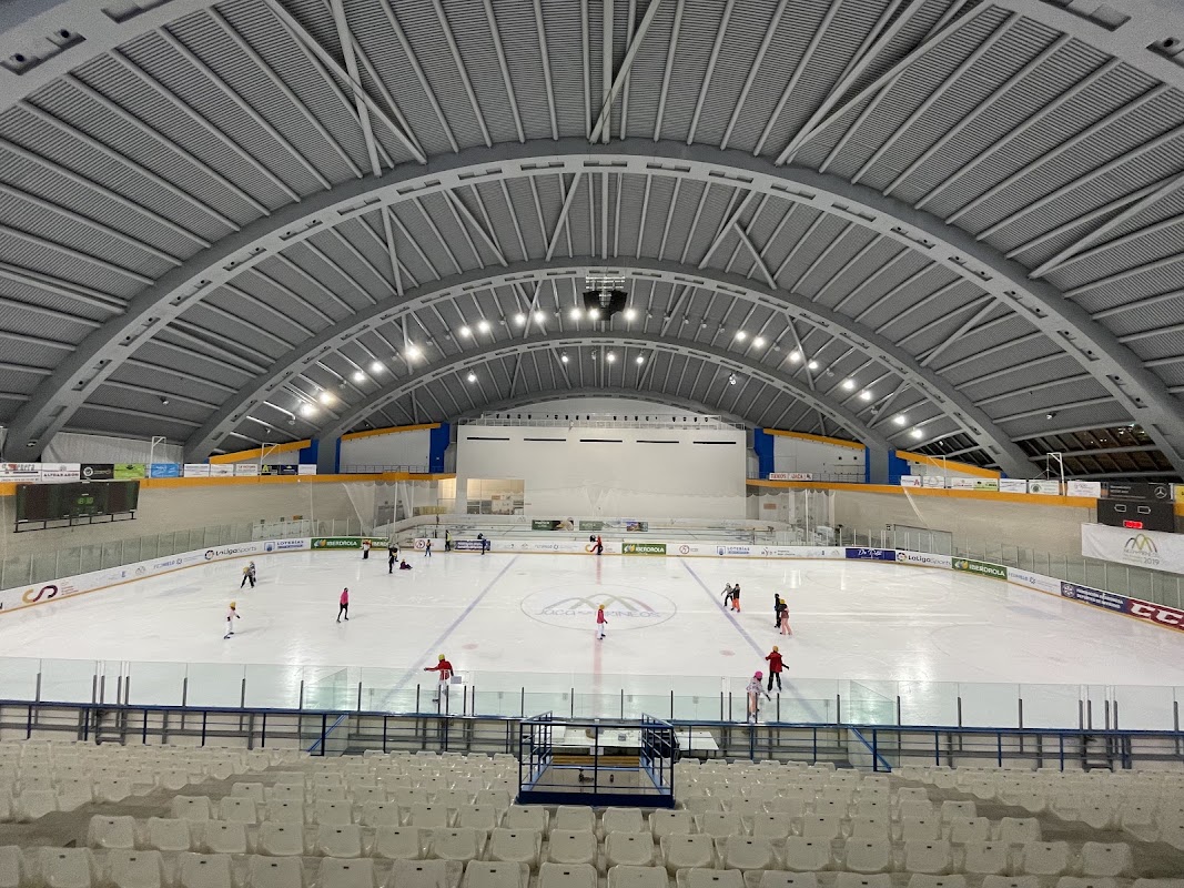 Pistas de Hielo Jaca exterior — Jaca, Aragon 22700, Spain