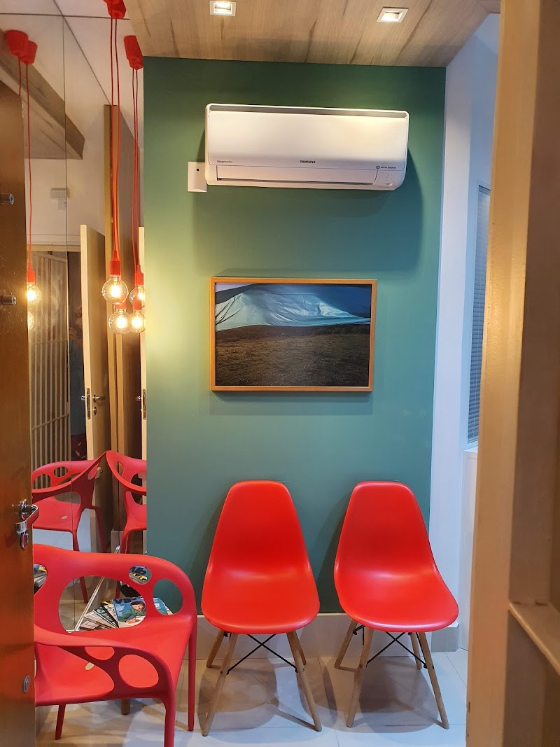 Daniela Sari, Dentista