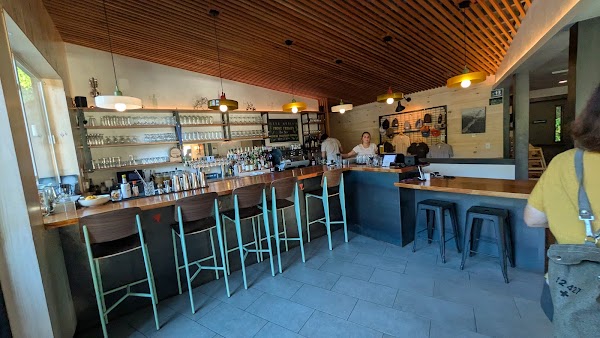 Madbush Falls | Restaurant & Bar