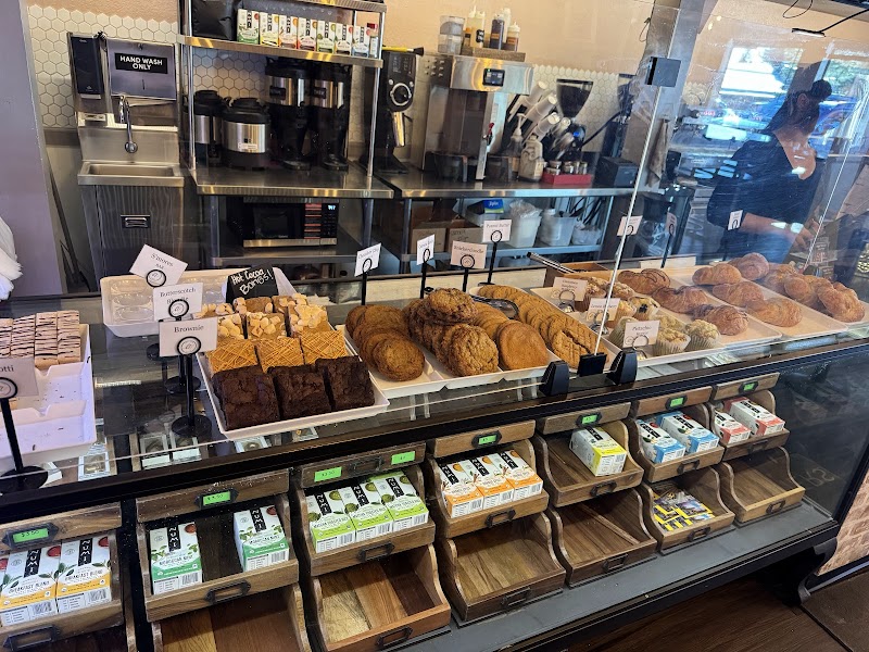 Happy Tiers Cafe photo 4