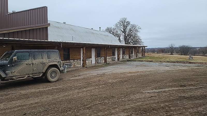 Circle M Lodge - Photo 2