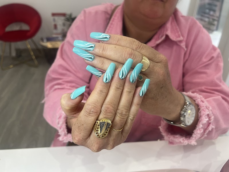 Lashes & More Ferrol - Extensiones de pestañas, micropigmentación, manicura & more photo 1