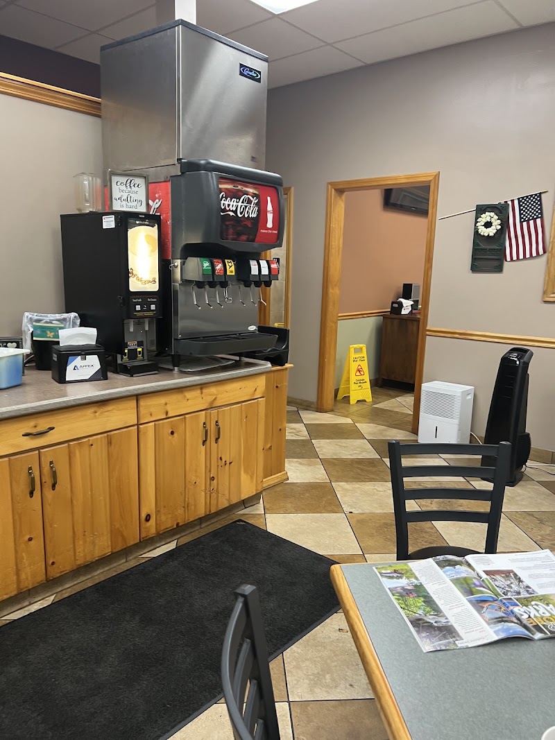Mac's Route 8 Cafe photo 3