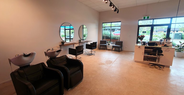 Your Mane Hairstylist photo 3