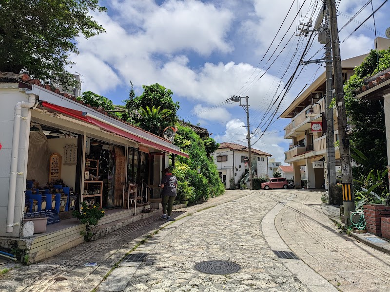 壺屋やちむん通り