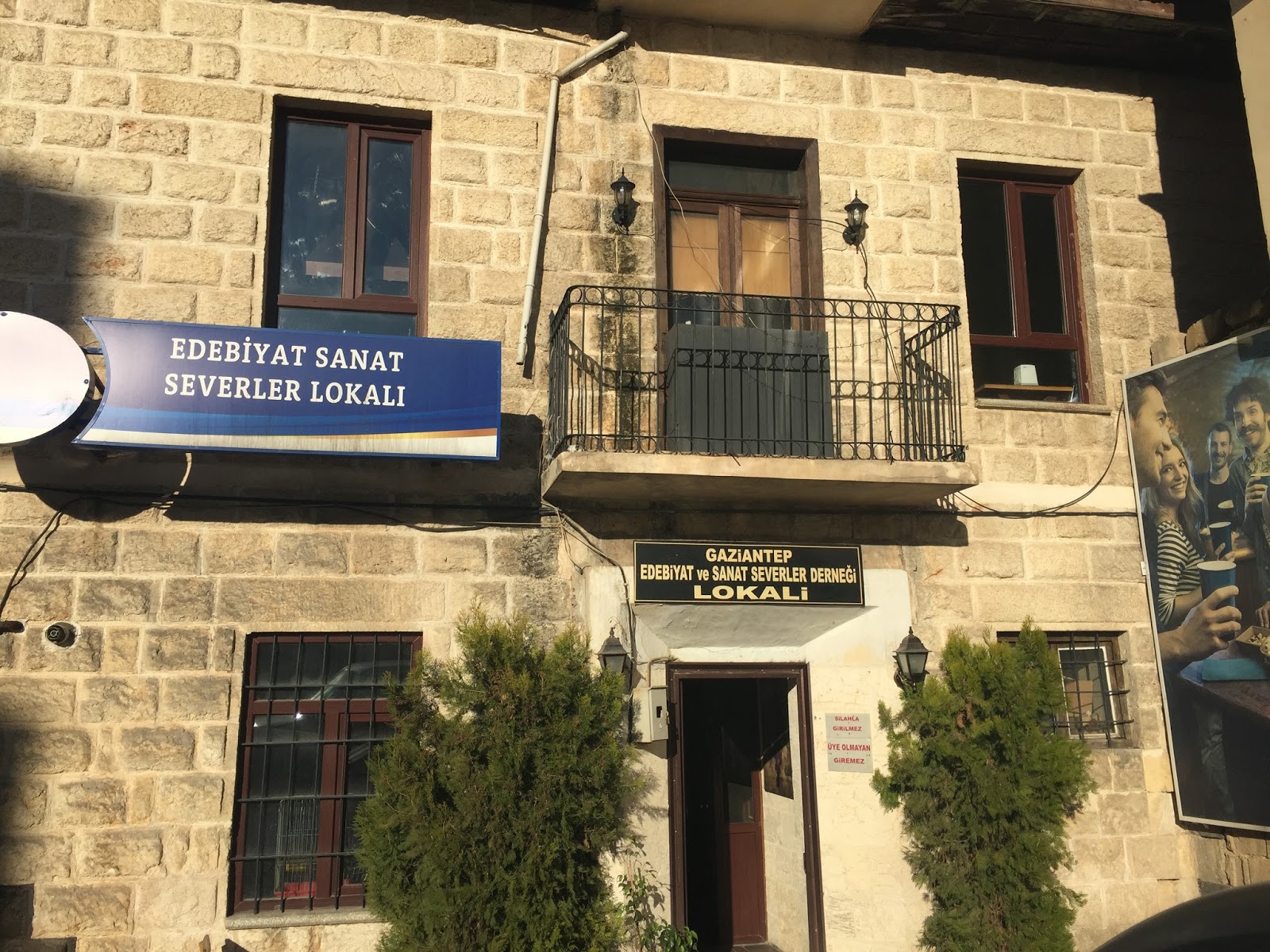 Edebiyat Sanat severler lokali mekanı