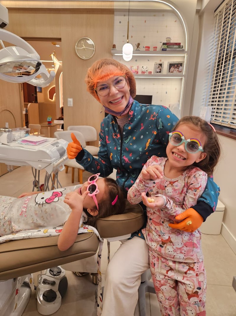 Dra. Janaina Lima - Ortodontista e Odontopediatra (Belo Horizonte-MG)