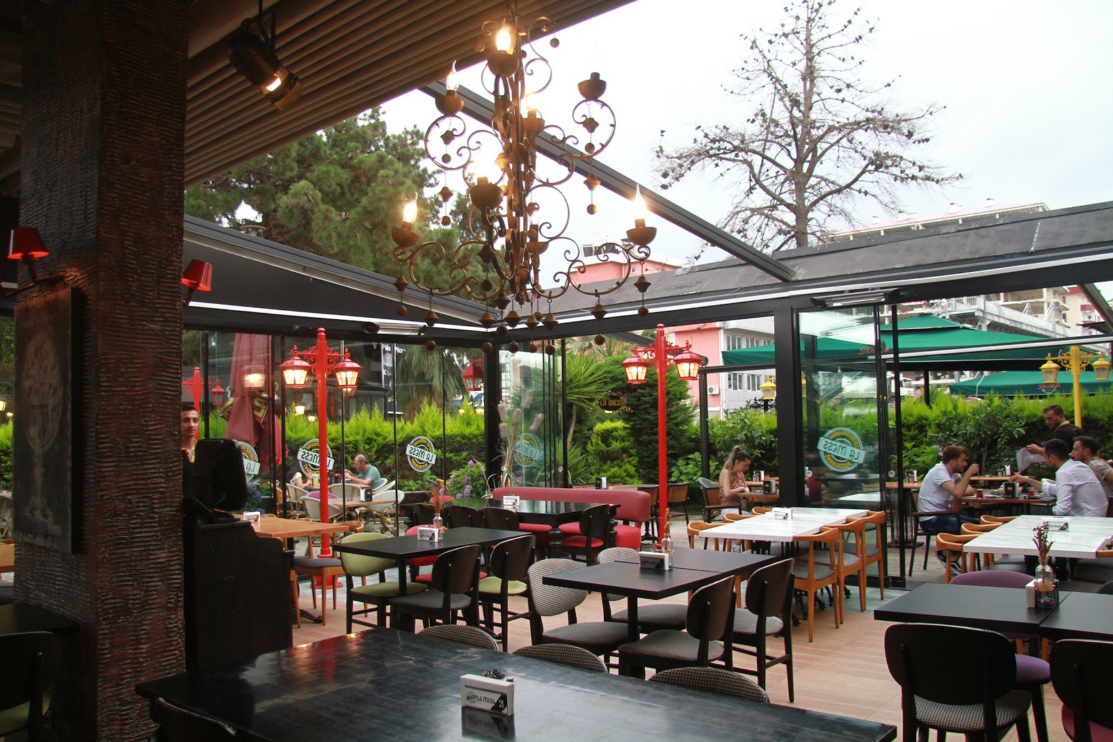 Lamess Cafe & Restorant mekanı