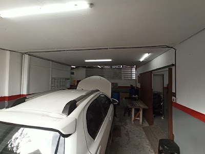 Foto de Mecânica Automotiva Auto Garagem