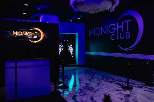 CC & #039'S INVADES THE MARKETPLAXE exterior