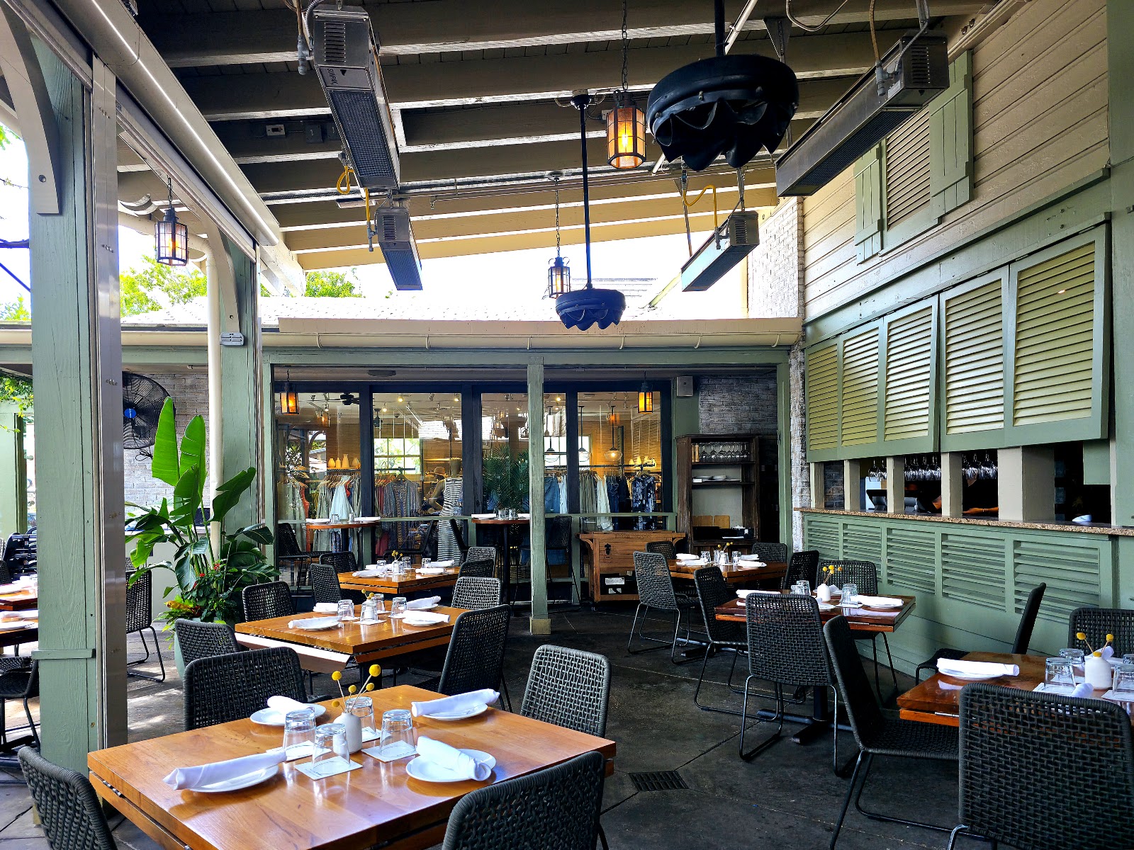 Tommy Bahama Restaurant, Bar & Store