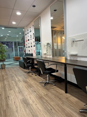 Freetime Cuts and Colour photo 2