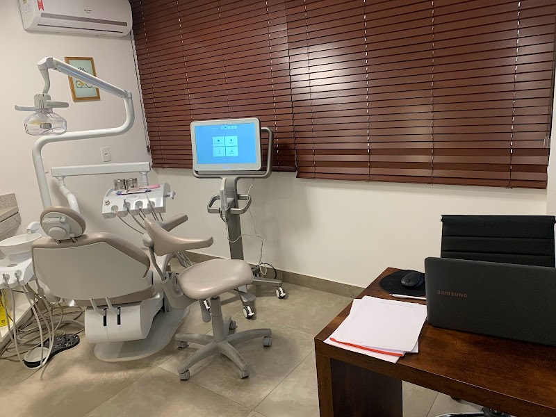 Dra. Julia Ferreira - Invisaling Petrópolis - RJ - foto 3