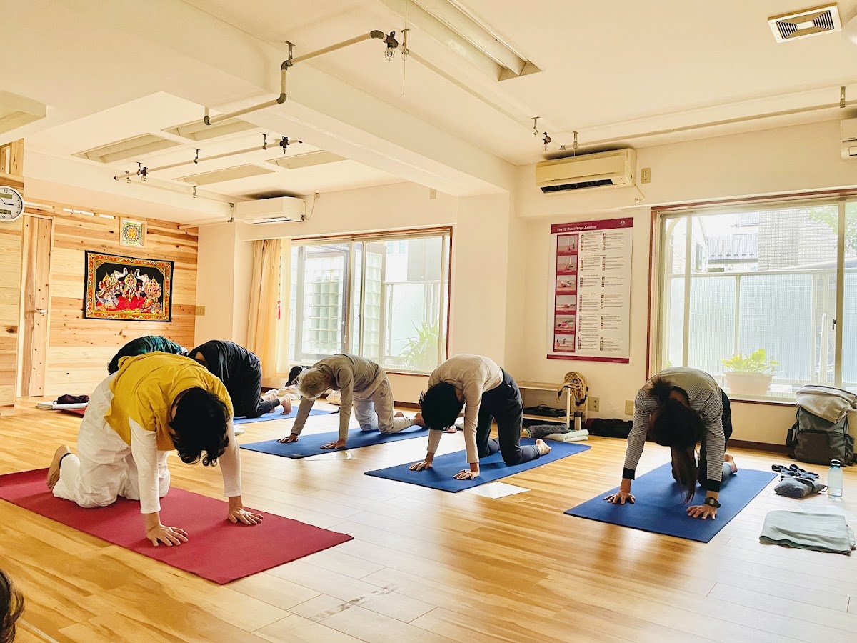 Sivananda Yoga Tokyo シヴァーナンダヨーガ 東京センター — 3