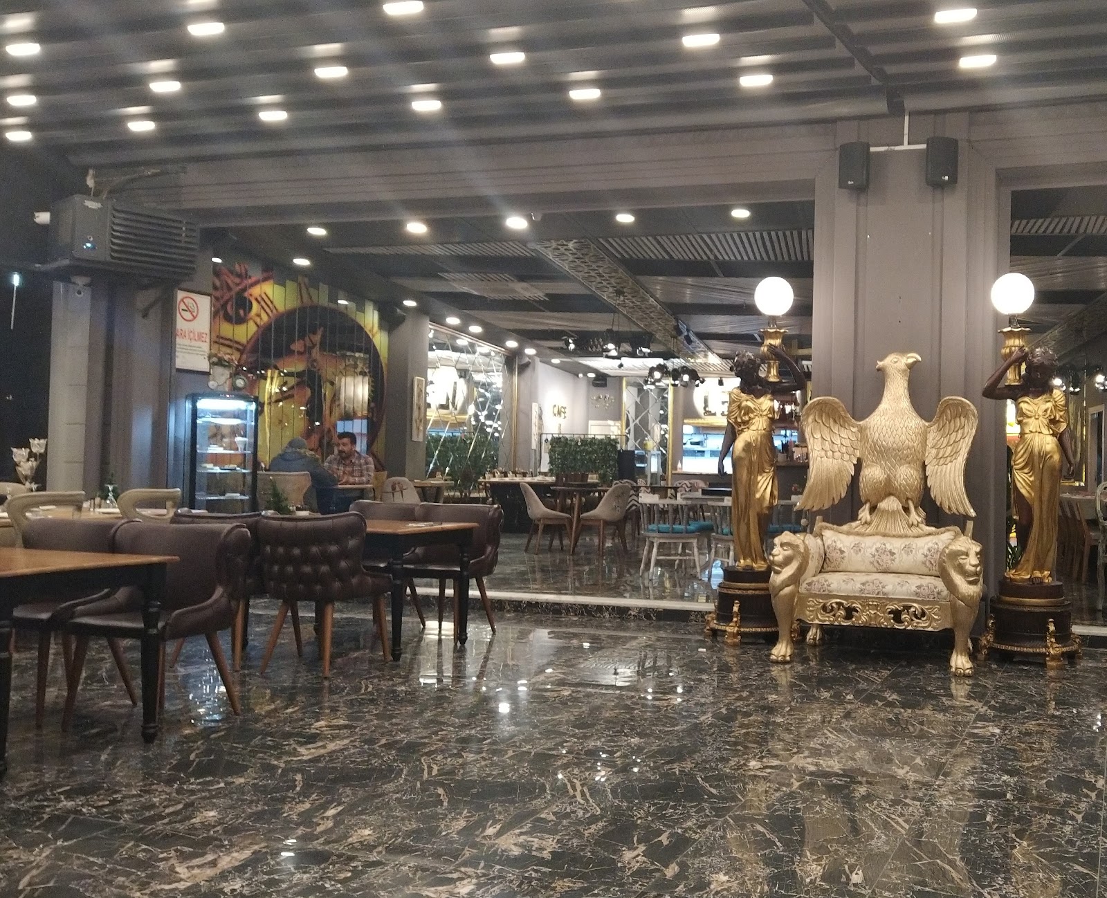 LERA CAFE&RESTAURANT mekanı