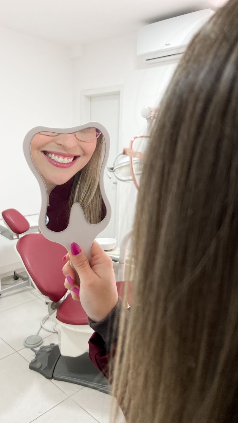 Dra Lays Marôcco -Dentista Petrópolis - foto 2