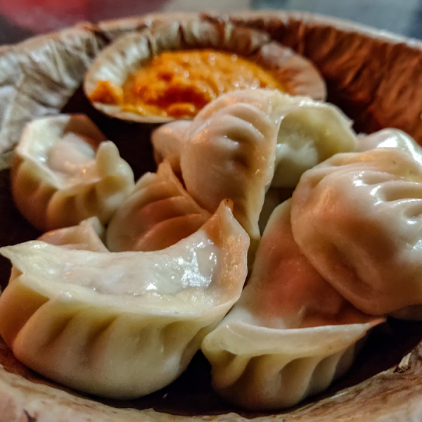 Photo by Everest Momo Station